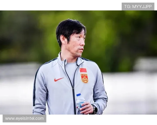 国足新帅亮相全队备战新赛季冲锋